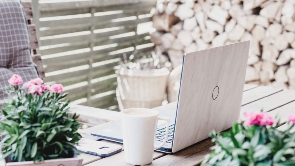 How to Build Your Freelance Business as a Stay-At-Home Mom